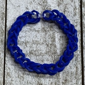 AJD-1104 : Blue Rainbow Loom Bracelet at RTD Gifts
