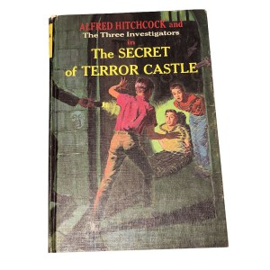 RDD-1122 : Alfred Hitchcock and the Three Investigators in The Secret of Terror Castle at Texas Yard Sale . com
