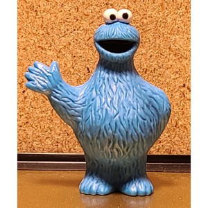 JTD-1068 : Sesame Workshop Cookie Monster Waving at Texas Yard Sale . com