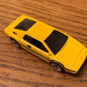 JTD-1152 : Hot Wheels Lotus Esprit S1 Yellow at Texas Yard Sale . com